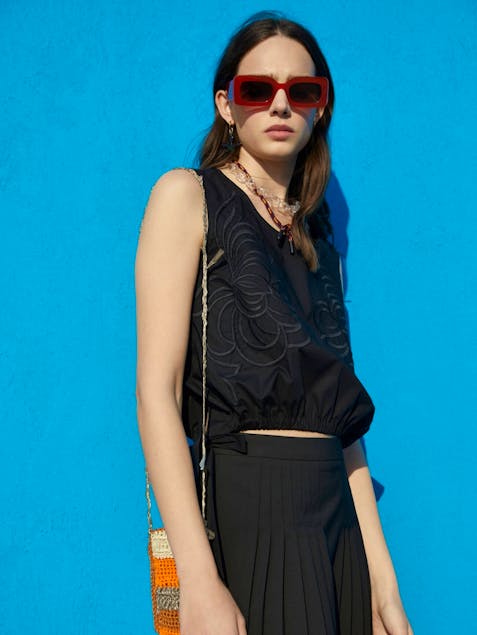 BEATRICE - Black Sleeveless Top With Embroidery
