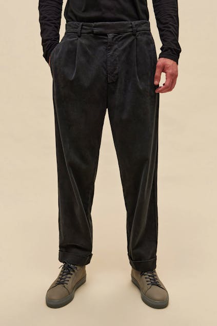 DIRTY LAUNDRY - Pleated Trousers in Loose Fit