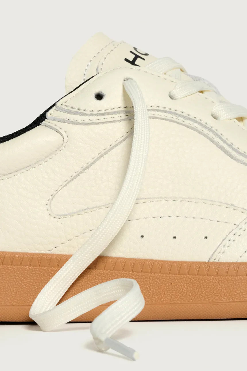 HOFF - Alley Off White Woman