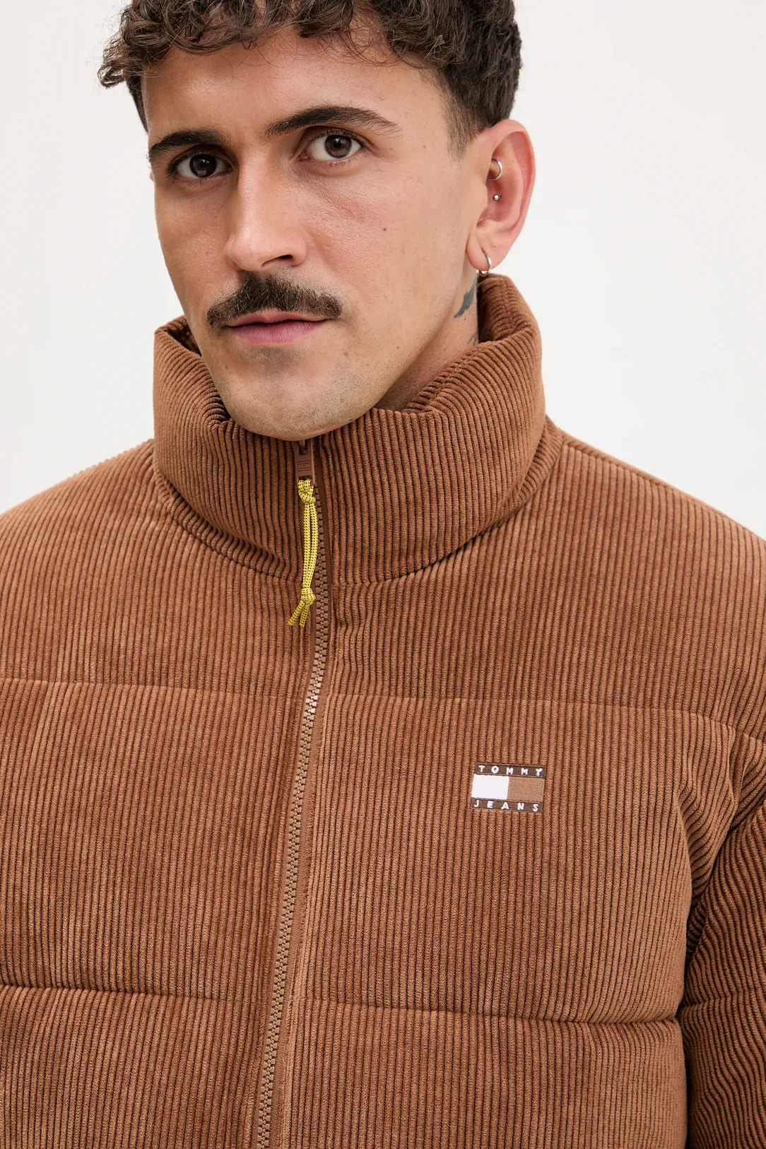 TOMMY HILFIGER JEANS - Vail Cord Puffer