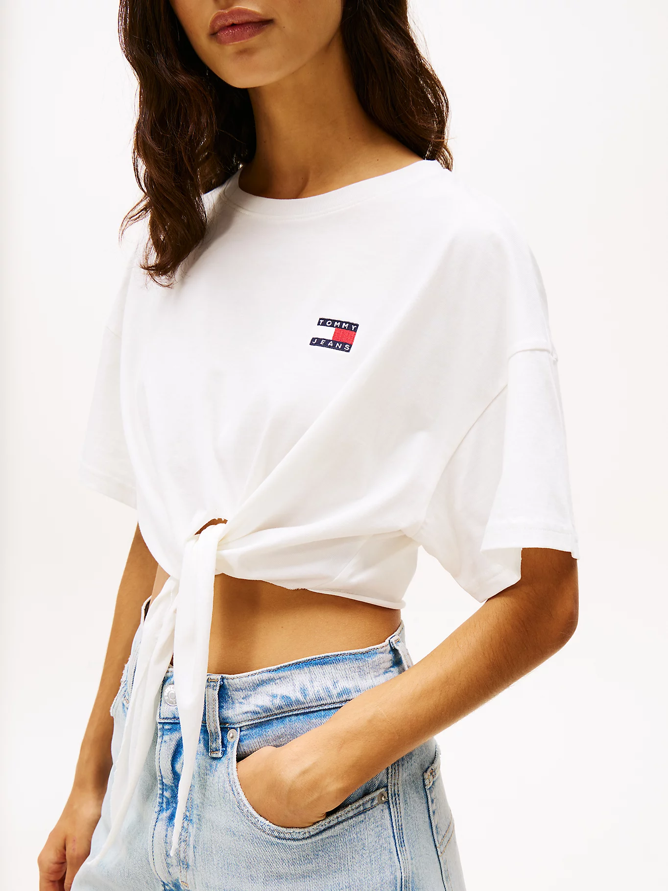 TOMMY HILFIGER JEANS - Regular Waist Tie Badge Tee
