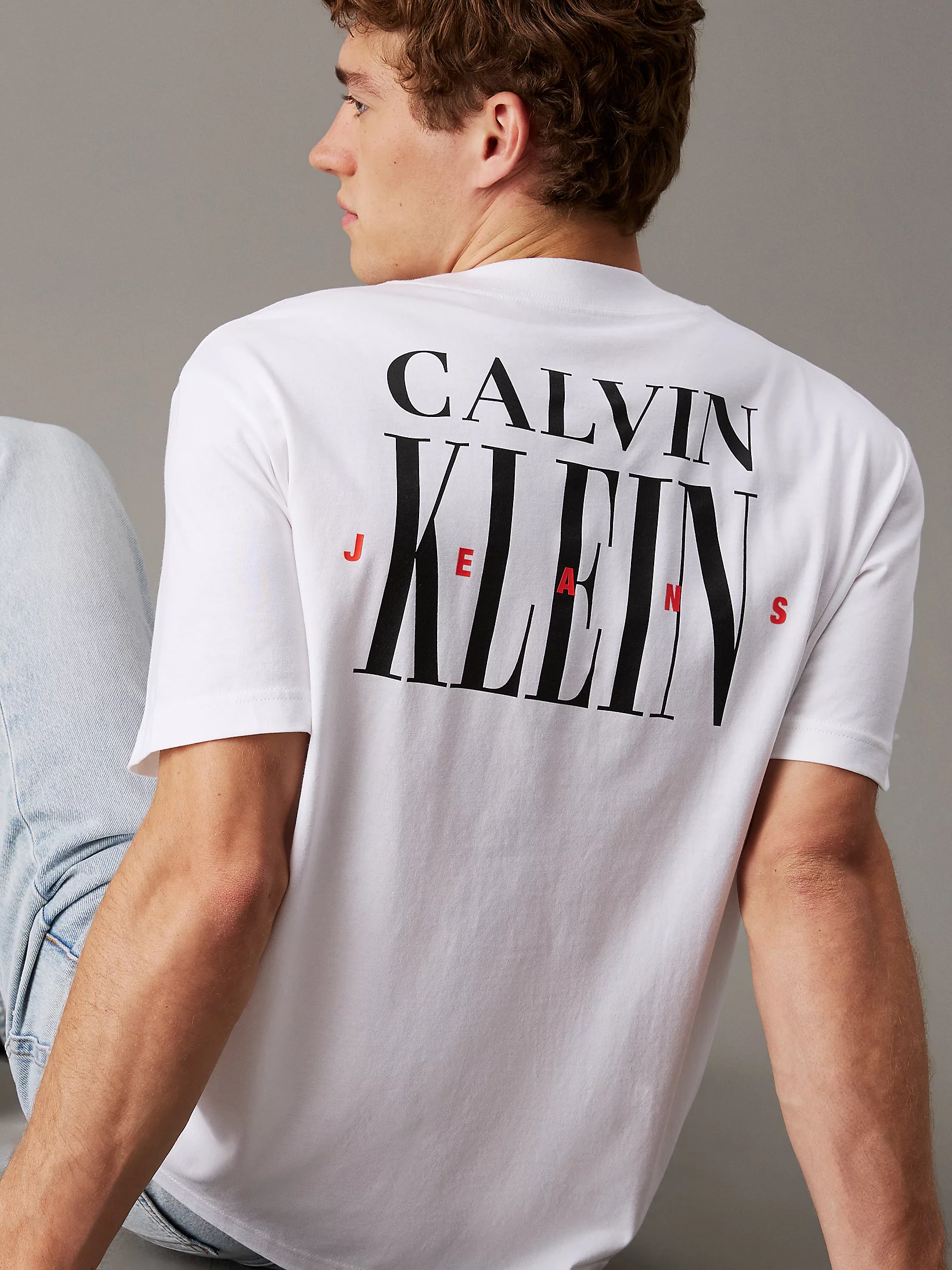 CALVIN KLEIN JEANS - Serif Font Graphic Tee