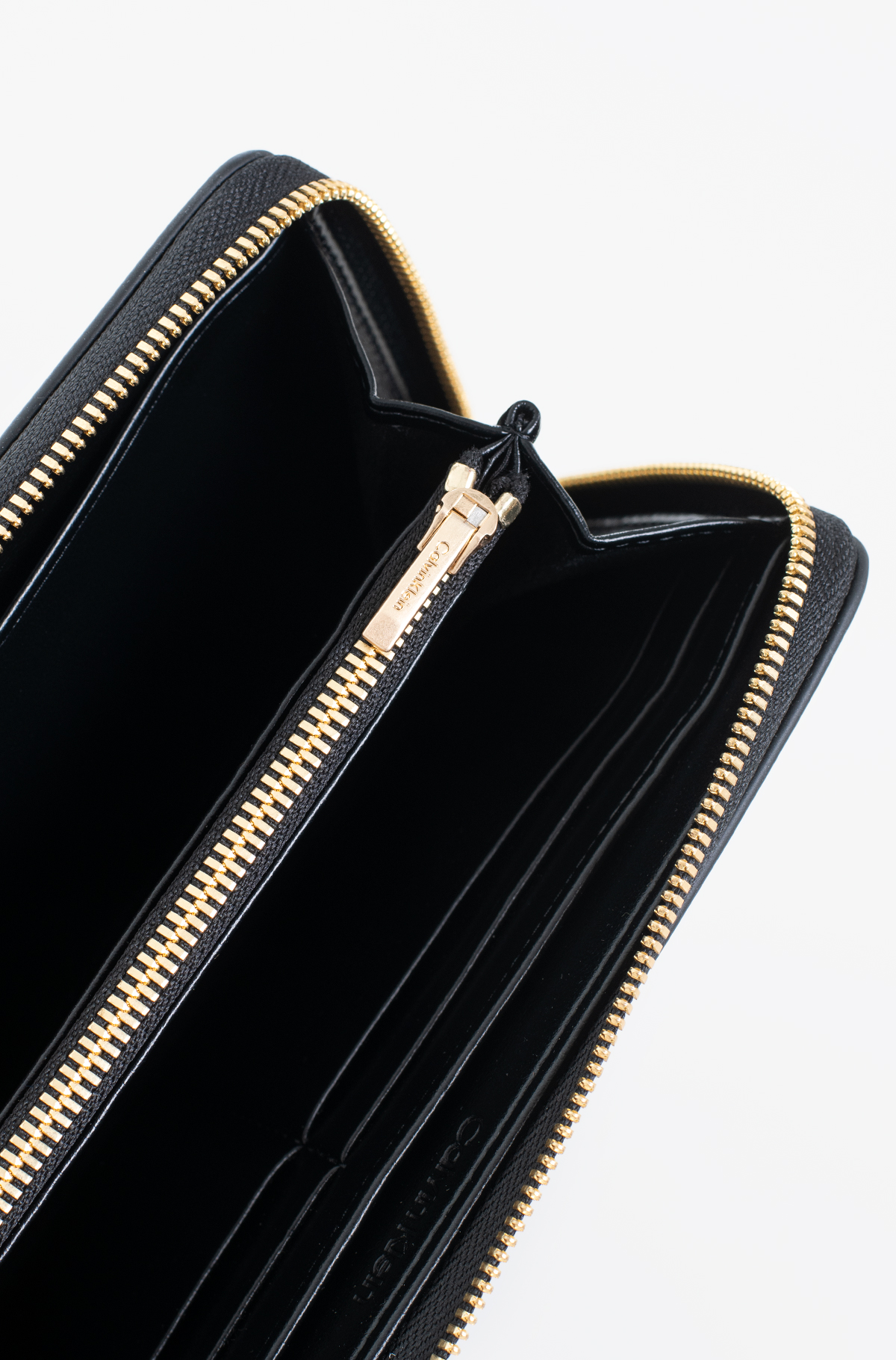 CALVIN KLEIN JEANS - Ck Puller Large Zip Around