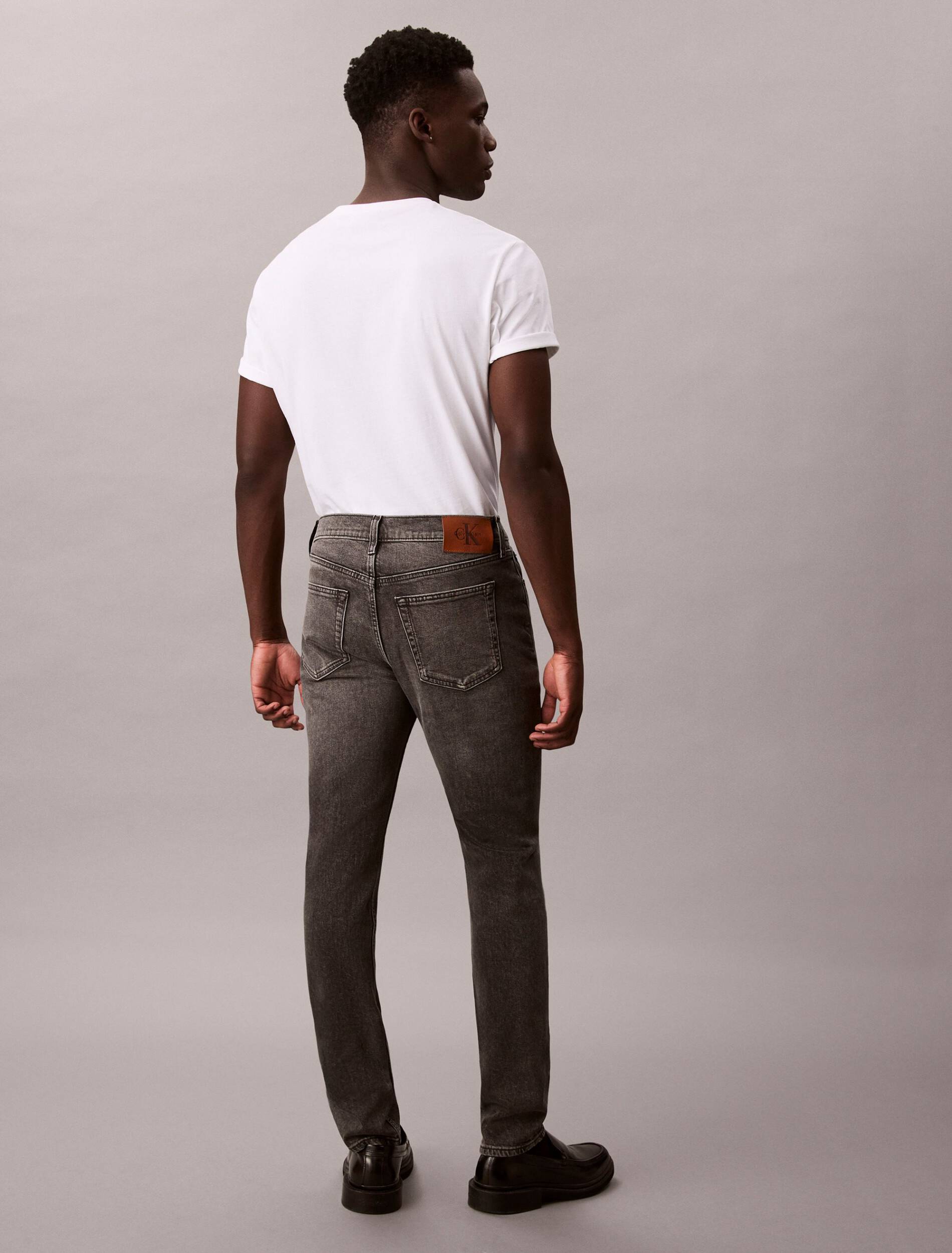 CALVIN KLEIN JEANS - Slim Taper Hearst Grey Jean