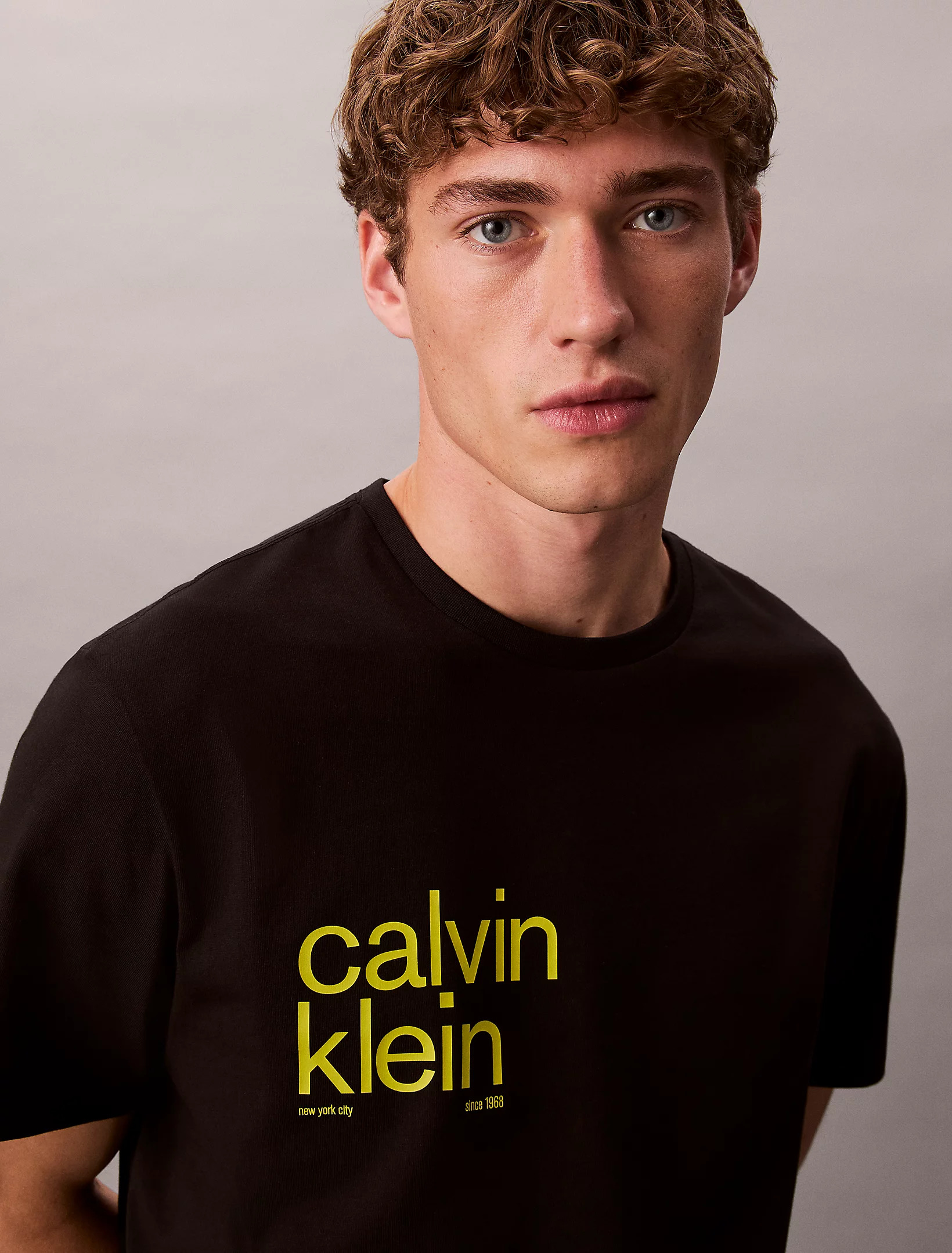 CALVIN KLEIN JEANS - 20S Io Calvin Klein Circle T-Shirt