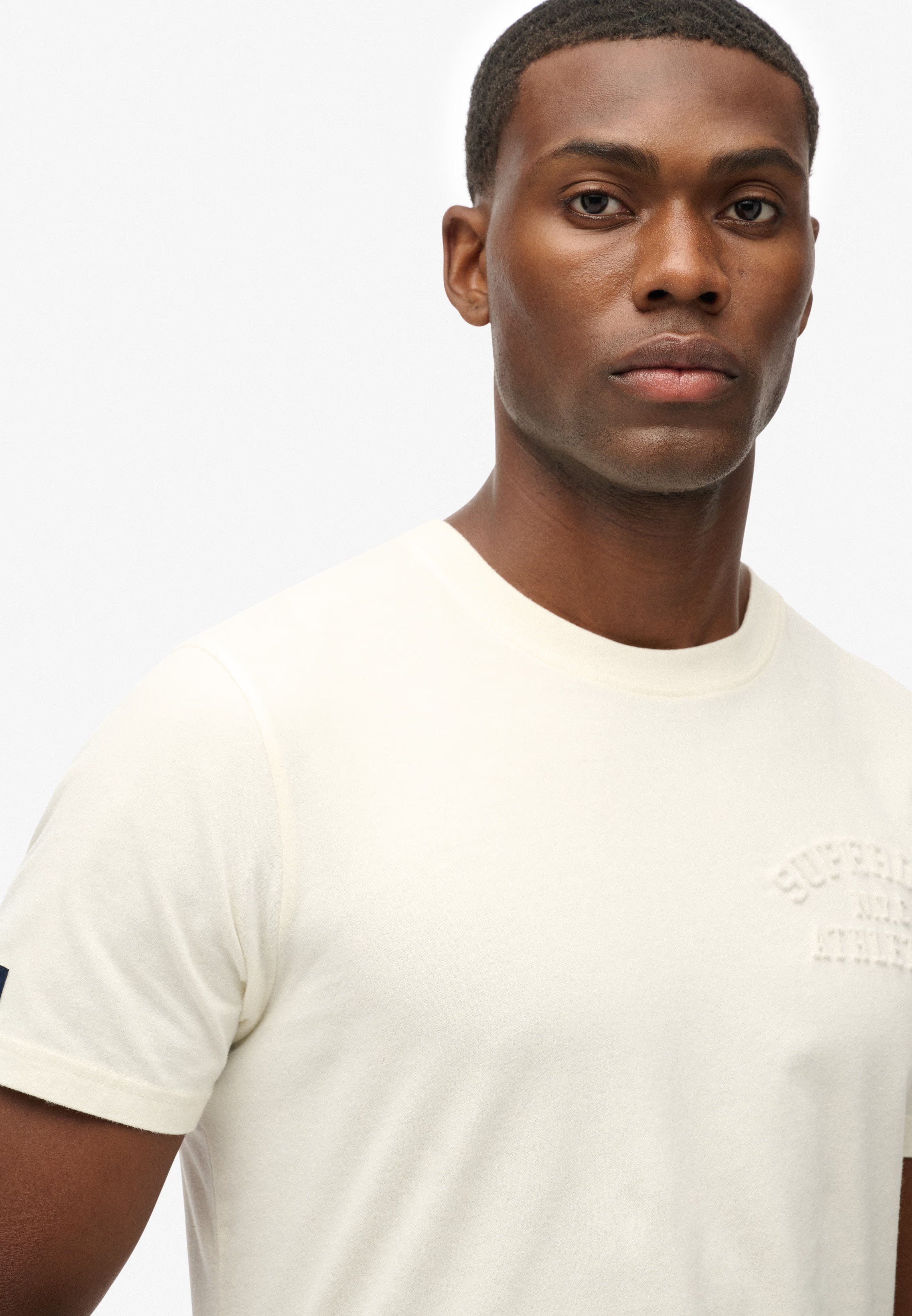 SUPERDRY - Ovin Athletic Emboss Relaxed Tee