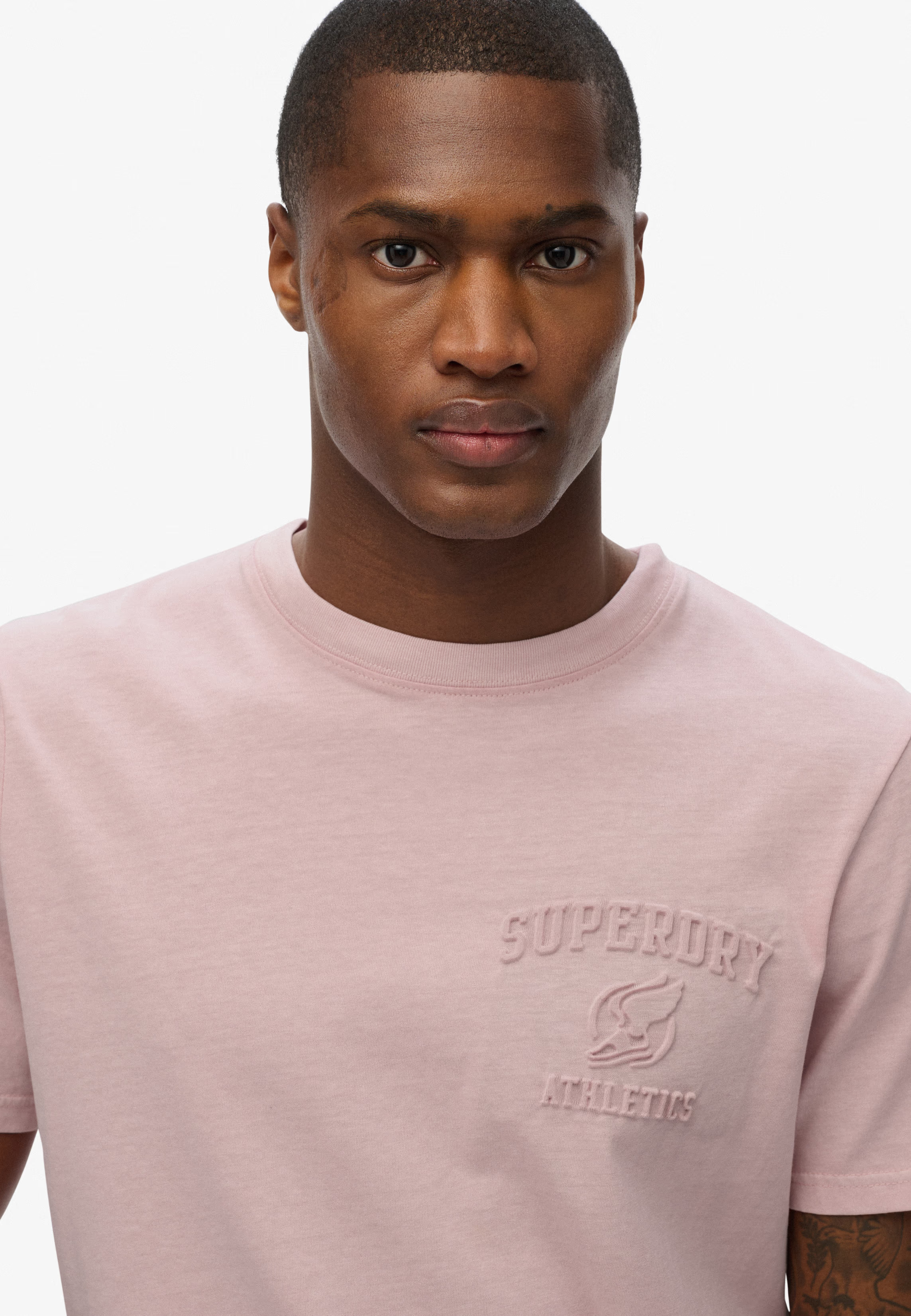SUPERDRY - Ovin Athletic Emboss Relaxed Tee