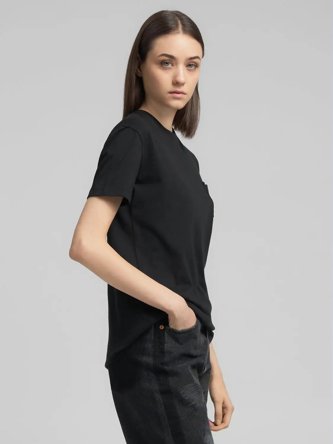 REPLAY - T-Shirt with Breast Pocket and Lettering