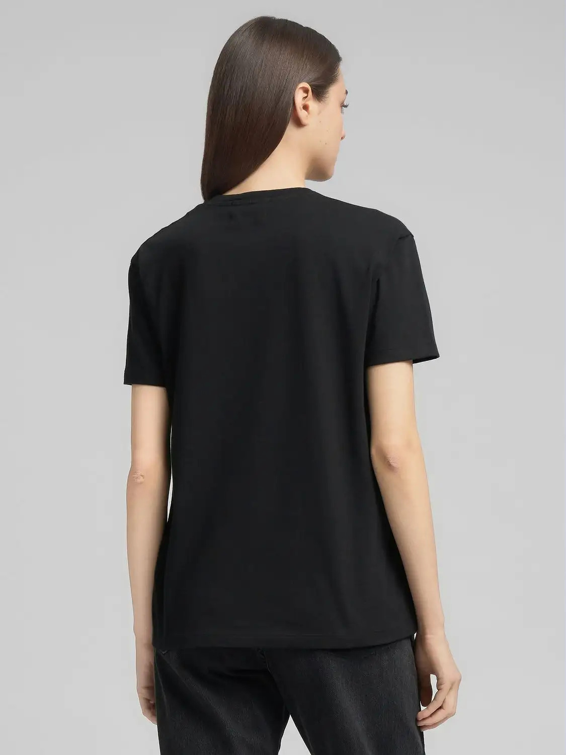 REPLAY - T-Shirt with Breast Pocket and Lettering