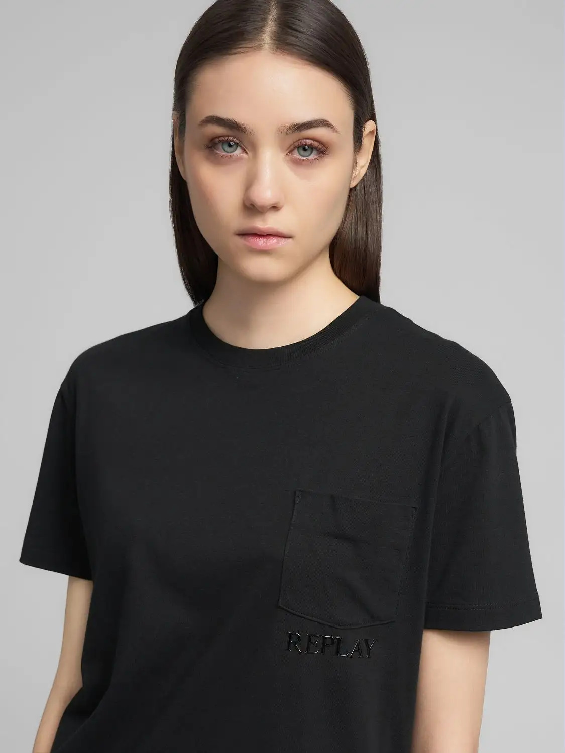 REPLAY - T-Shirt with Breast Pocket and Lettering