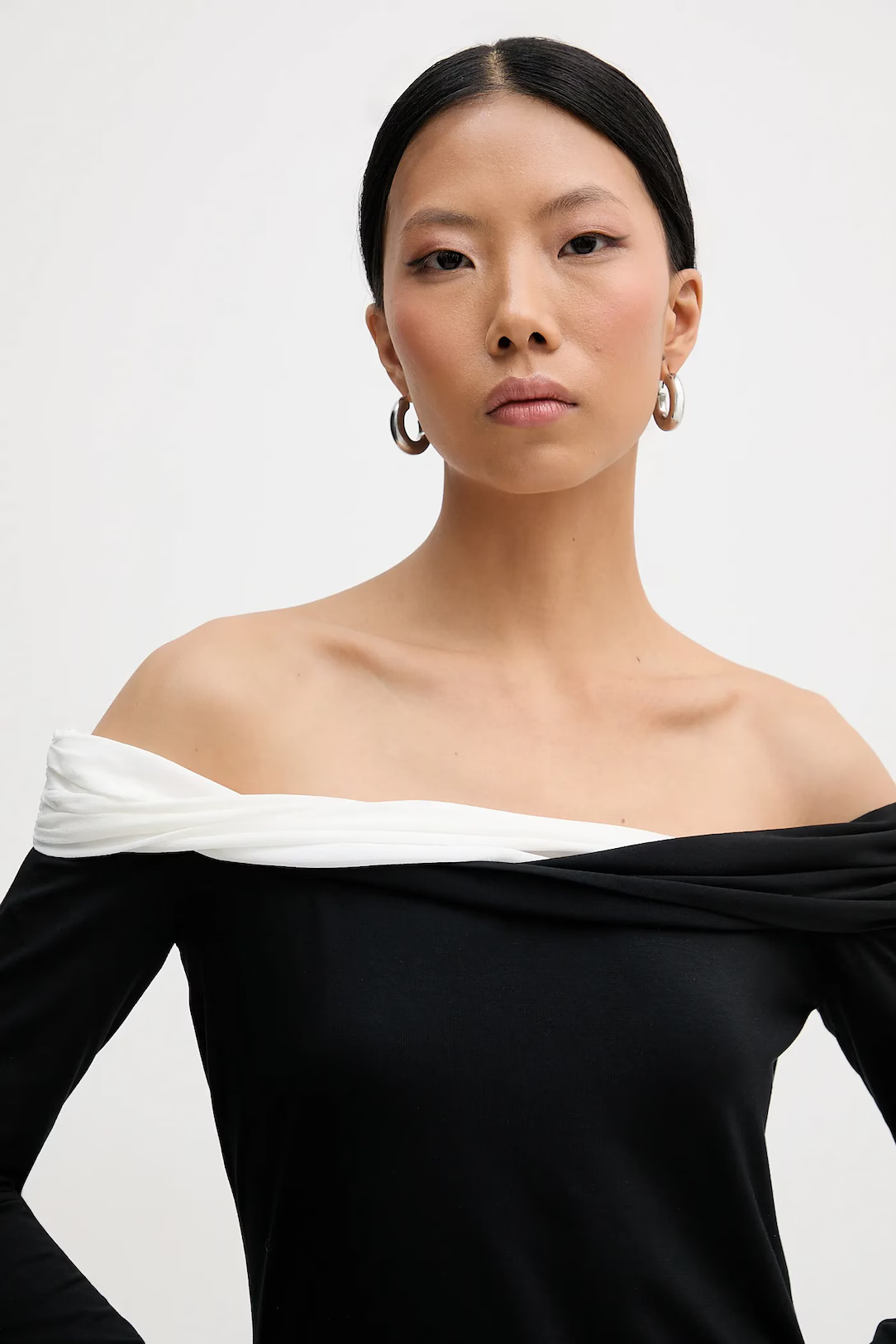KARL LAGERFELD - Elegant Long Sleeved Top