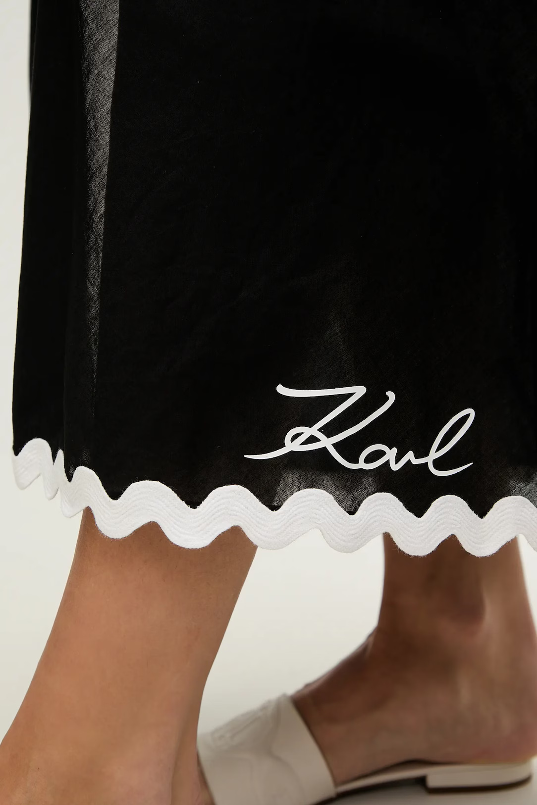 KARL LAGERFELD - Signature Scallop Beach Skirt