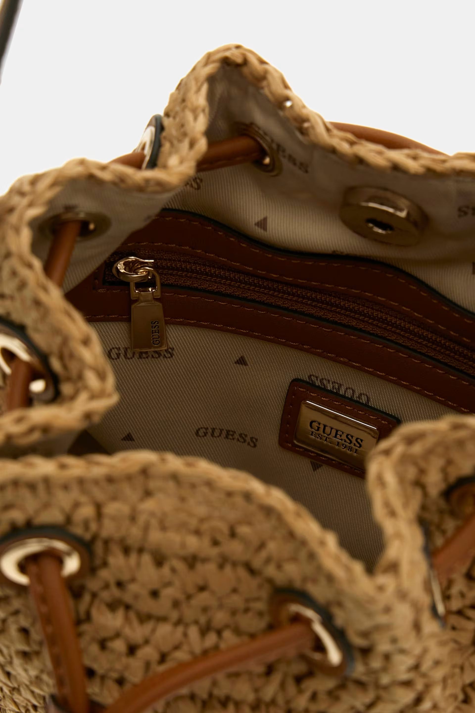 GUESS - Ofelia Top Handle Bucket