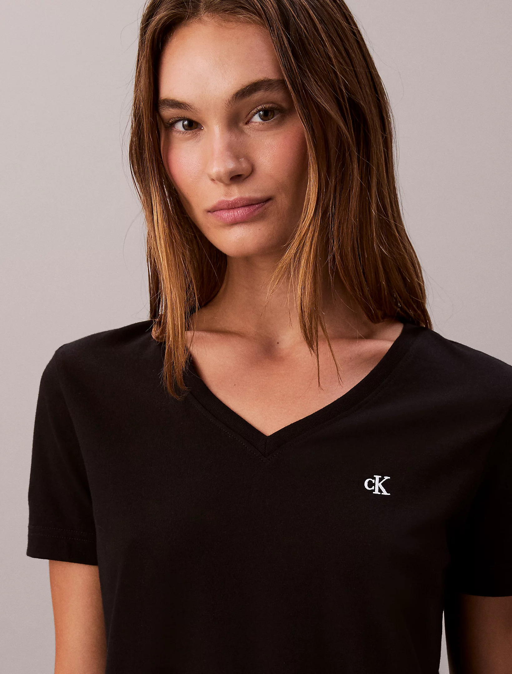 CALVIN KLEIN JEANS - Relaxed Monogram V-Neck T-shirt
