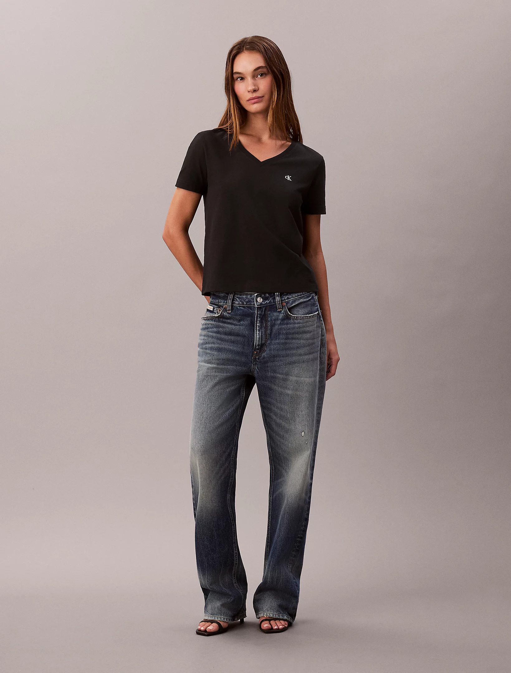 CALVIN KLEIN JEANS - Relaxed Monogram V-Neck T-shirt