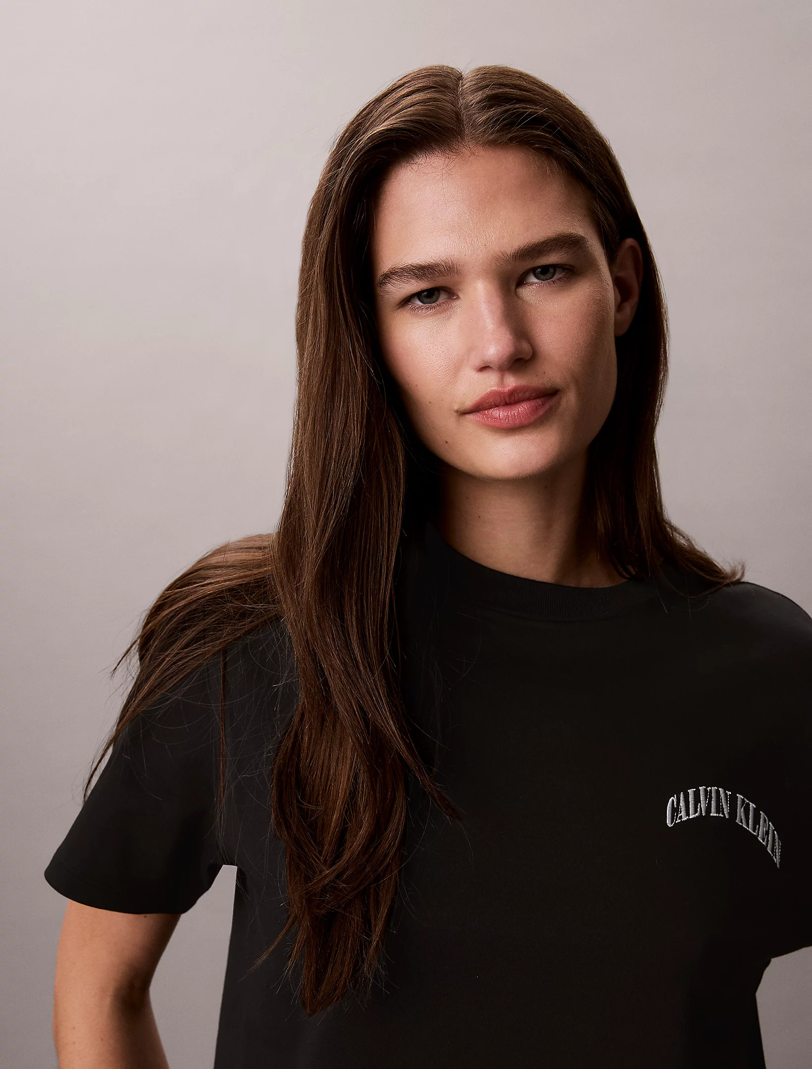 CALVIN KLEIN JEANS - Sleek Interlock Cropped