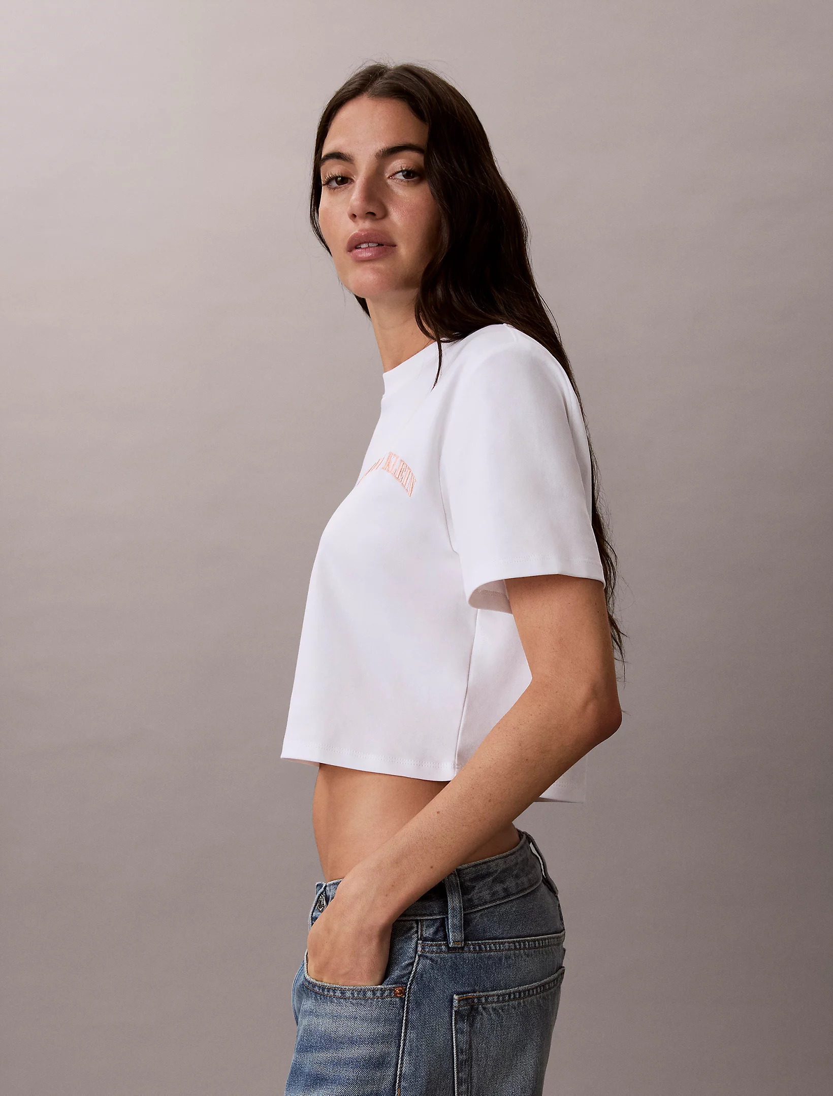 CALVIN KLEIN JEANS - Sleek Interlock Cropped