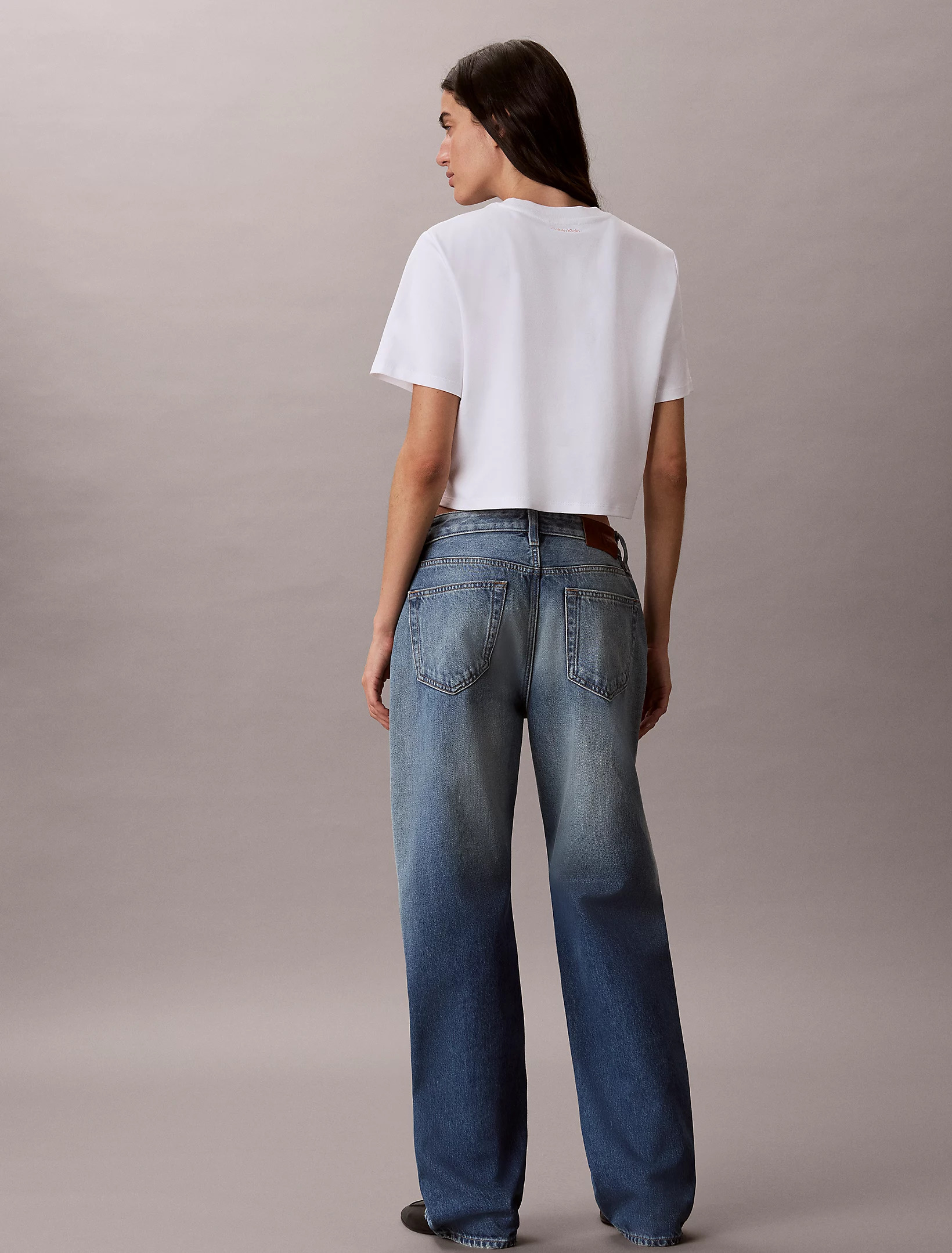 CALVIN KLEIN JEANS - Sleek Interlock Cropped