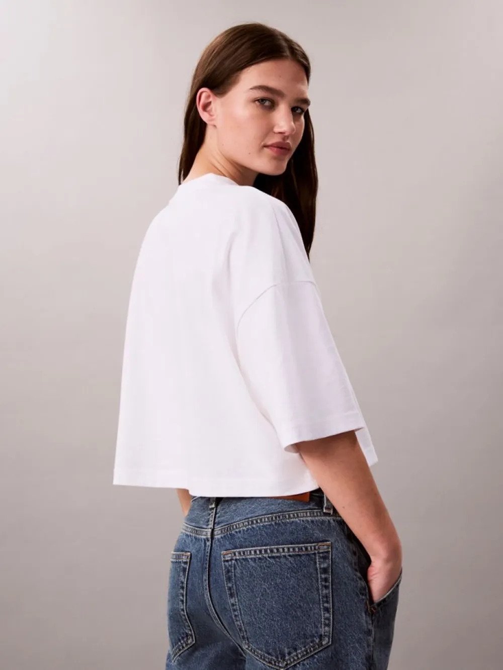 CALVIN KLEIN JEANS - Boxy Crop Bold Logo Tee