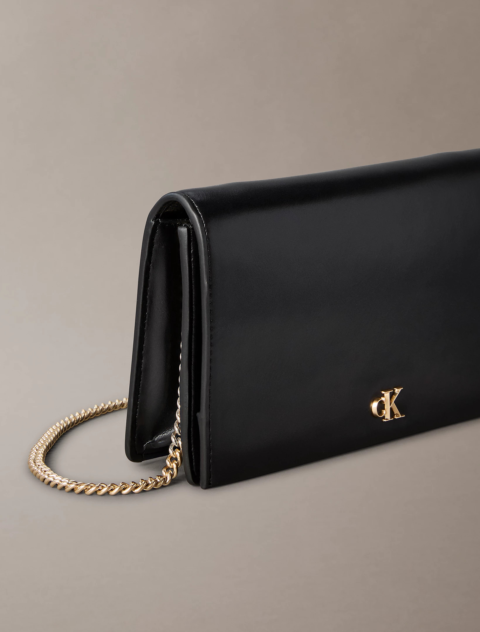CALVIN KLEIN JEANS - Monogram Chain Wallet
