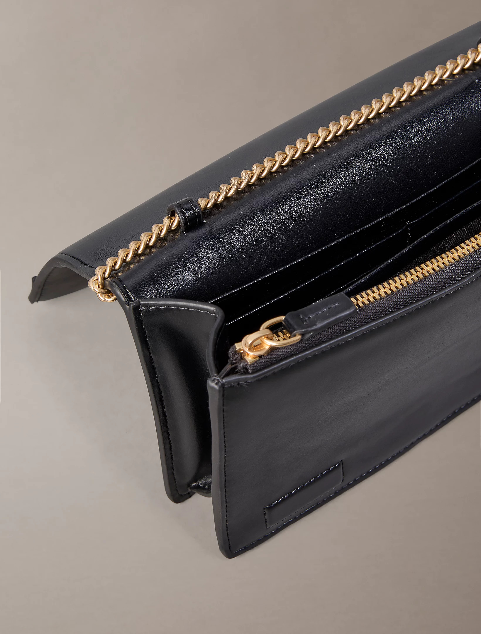 CALVIN KLEIN JEANS - Monogram Chain Wallet