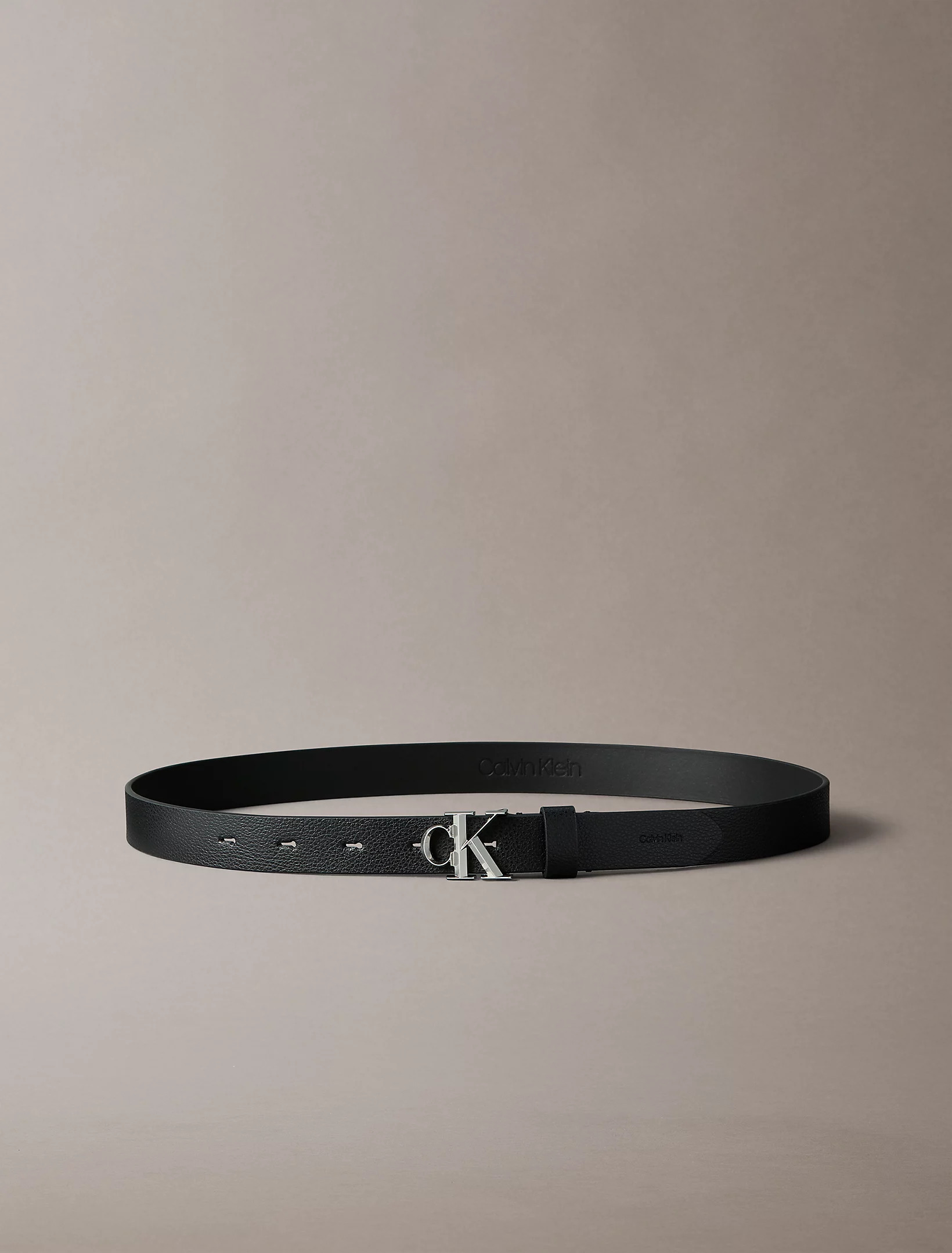CALVIN KLEIN JEANS - Micropebble Leather Monogram Buckle Belt