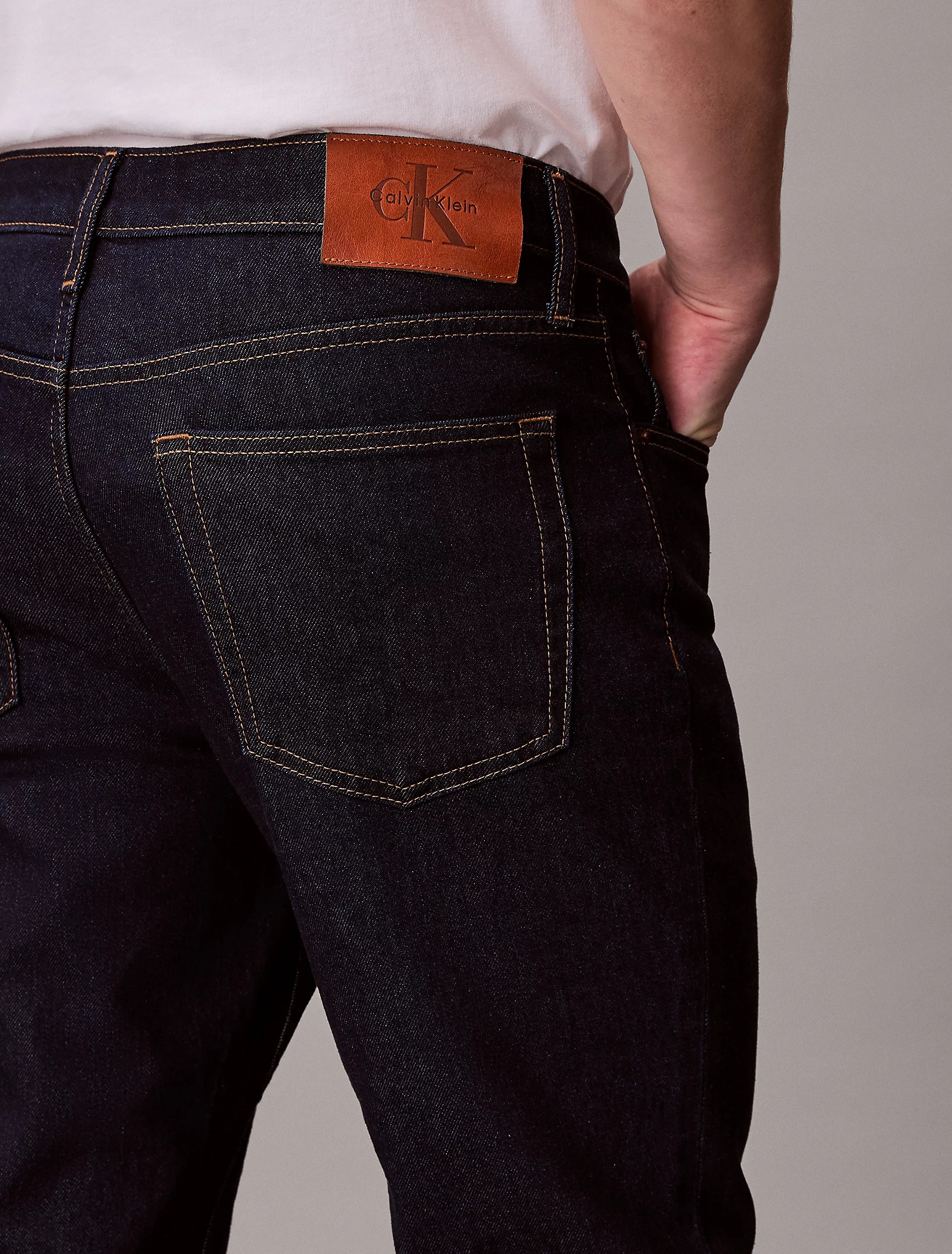 CALVIN KLEIN JEANS - Slim Classic Rinse Jeans