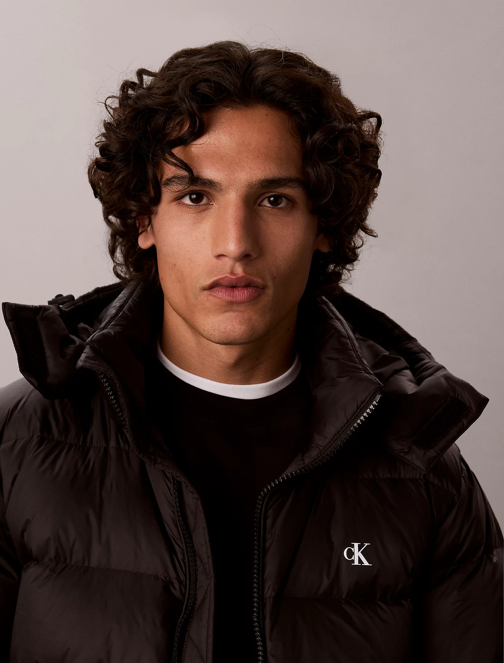 CALVIN KLEIN JEANS - Nylon Zip Off Hood Puffer