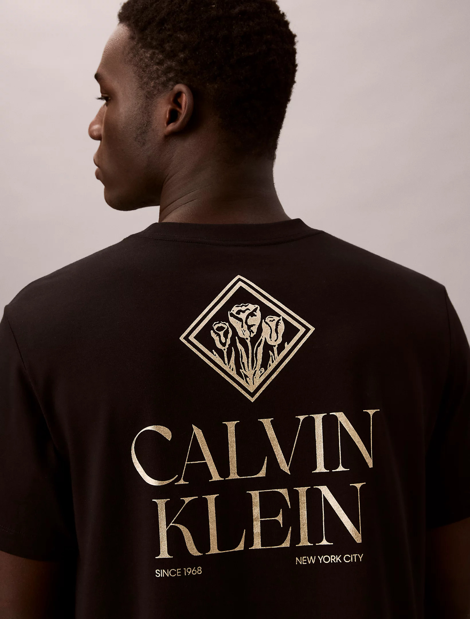 CALVIN KLEIN JEANS - Logo Roses Graphic Classic T-Shirt