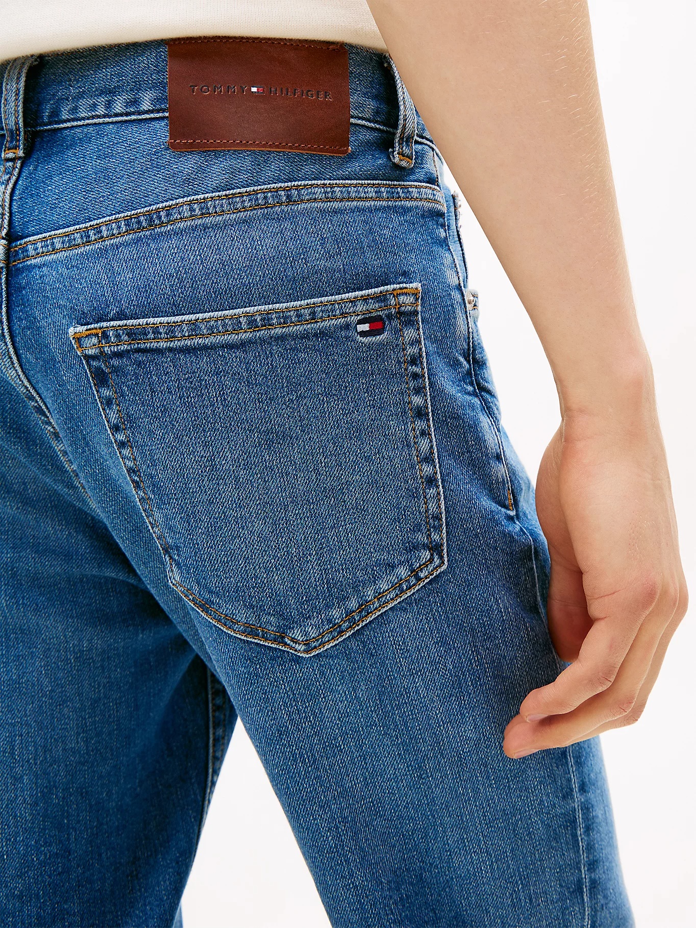 TOMMY HILFIGER - Denton Faded Straight Leg Jeans