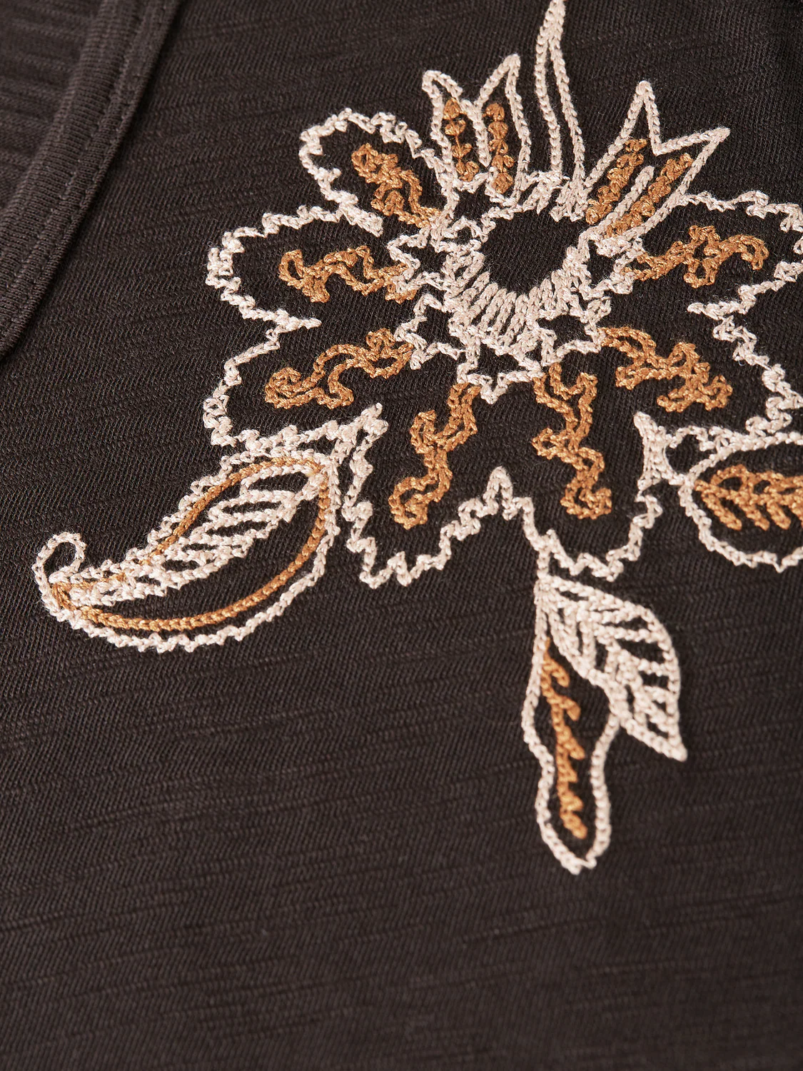 SCOTCH & SODA - Embroidered V-neck T-shirt
