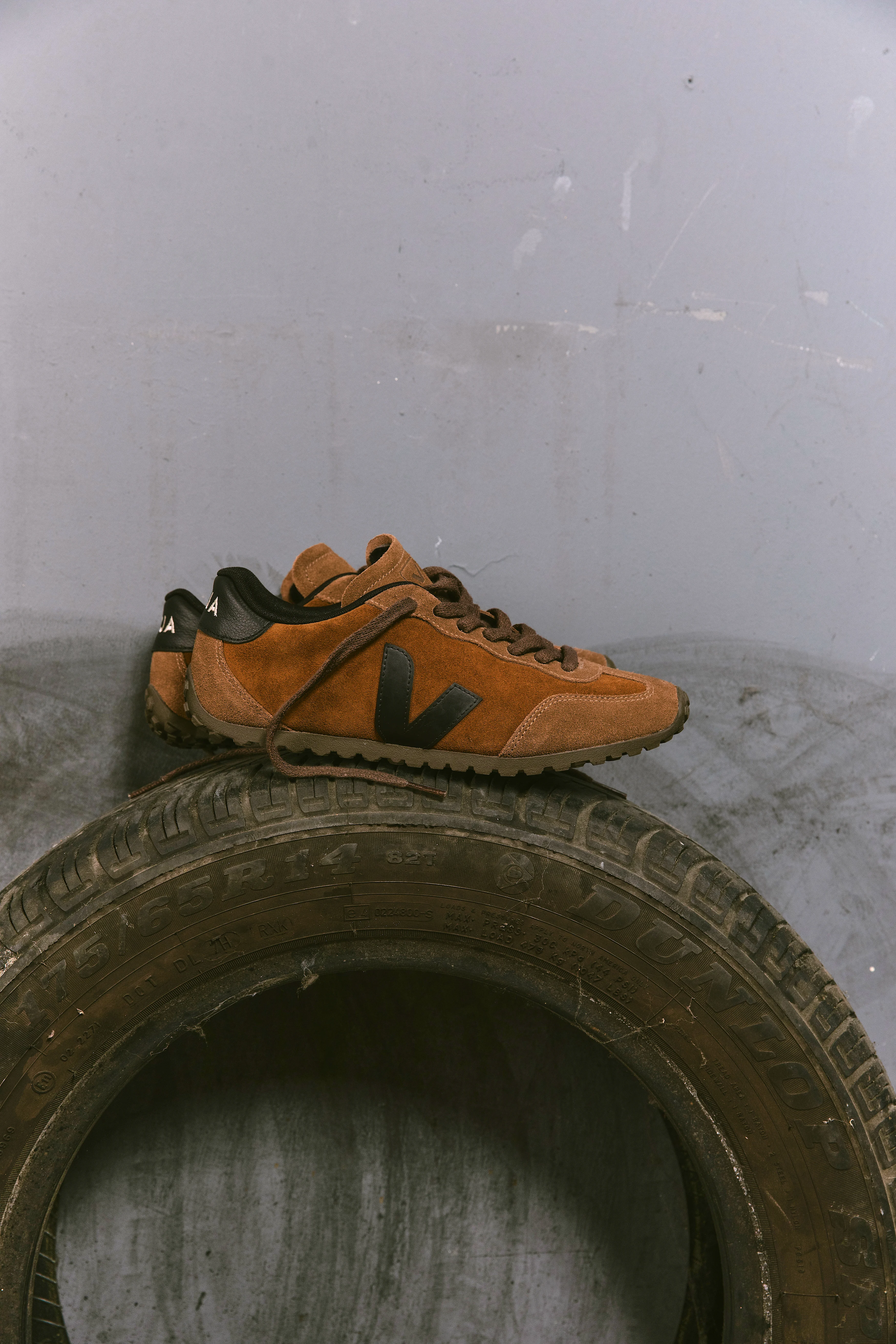 VEJA - Gt Suede Cognac Black