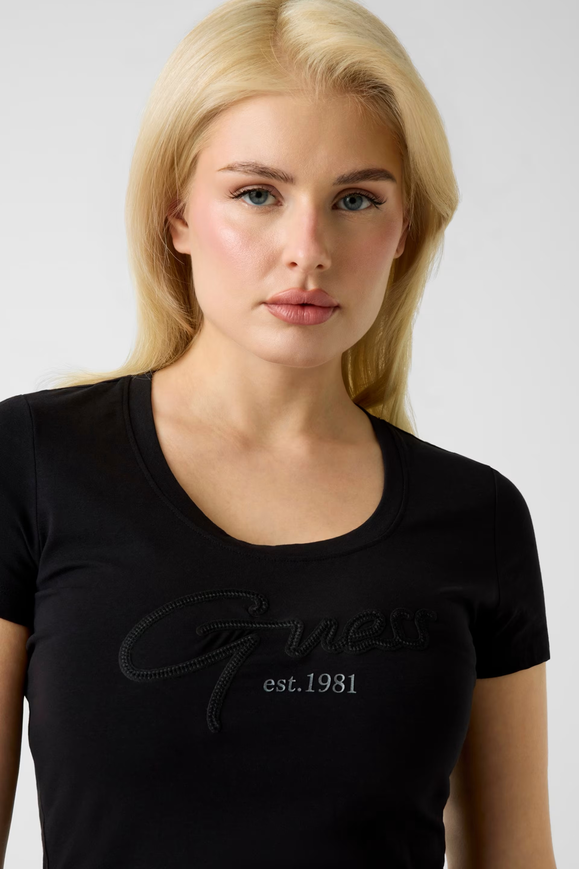GUESS - Script Tee