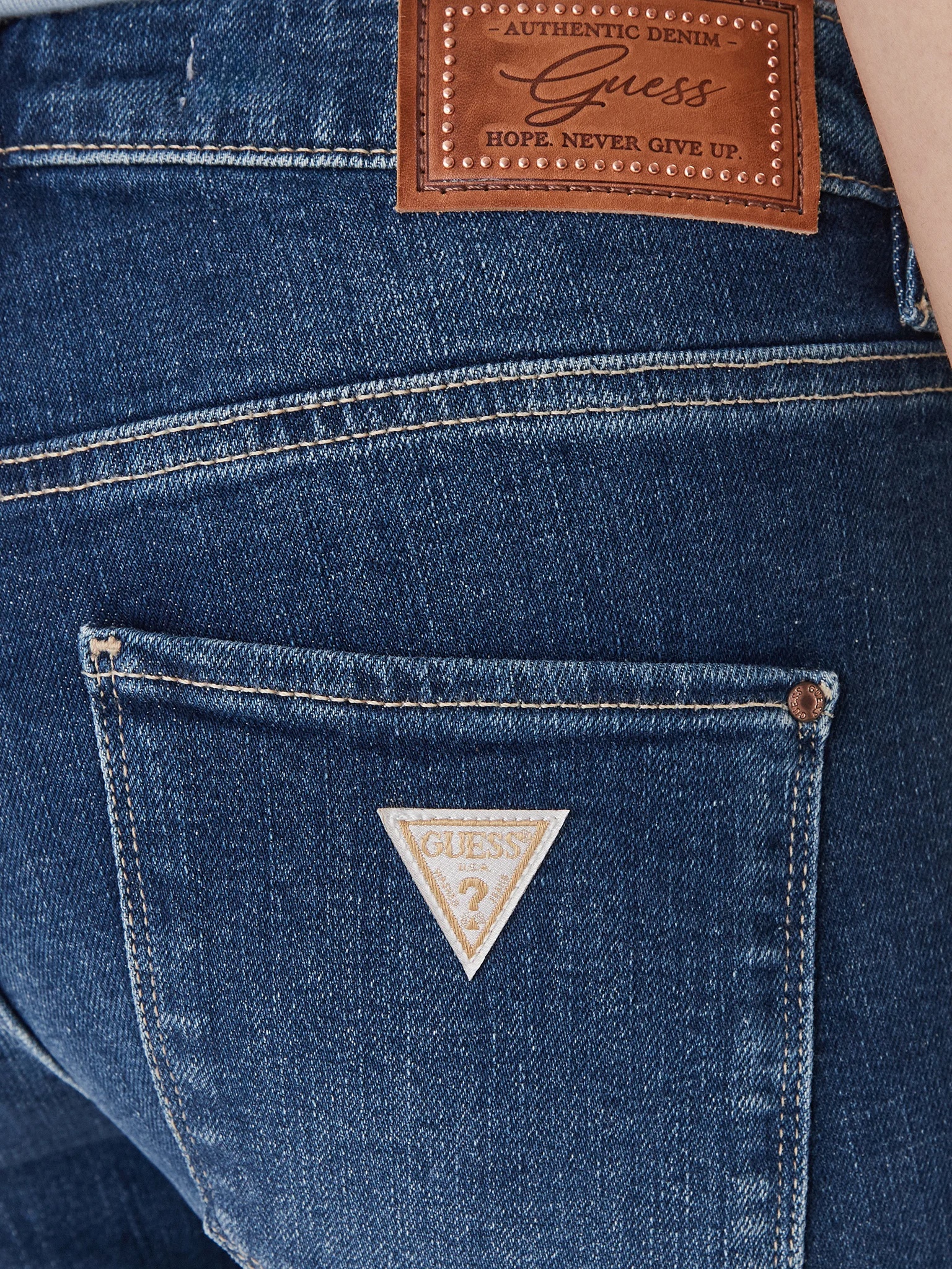 GUESS - Sexy Straight Jeans