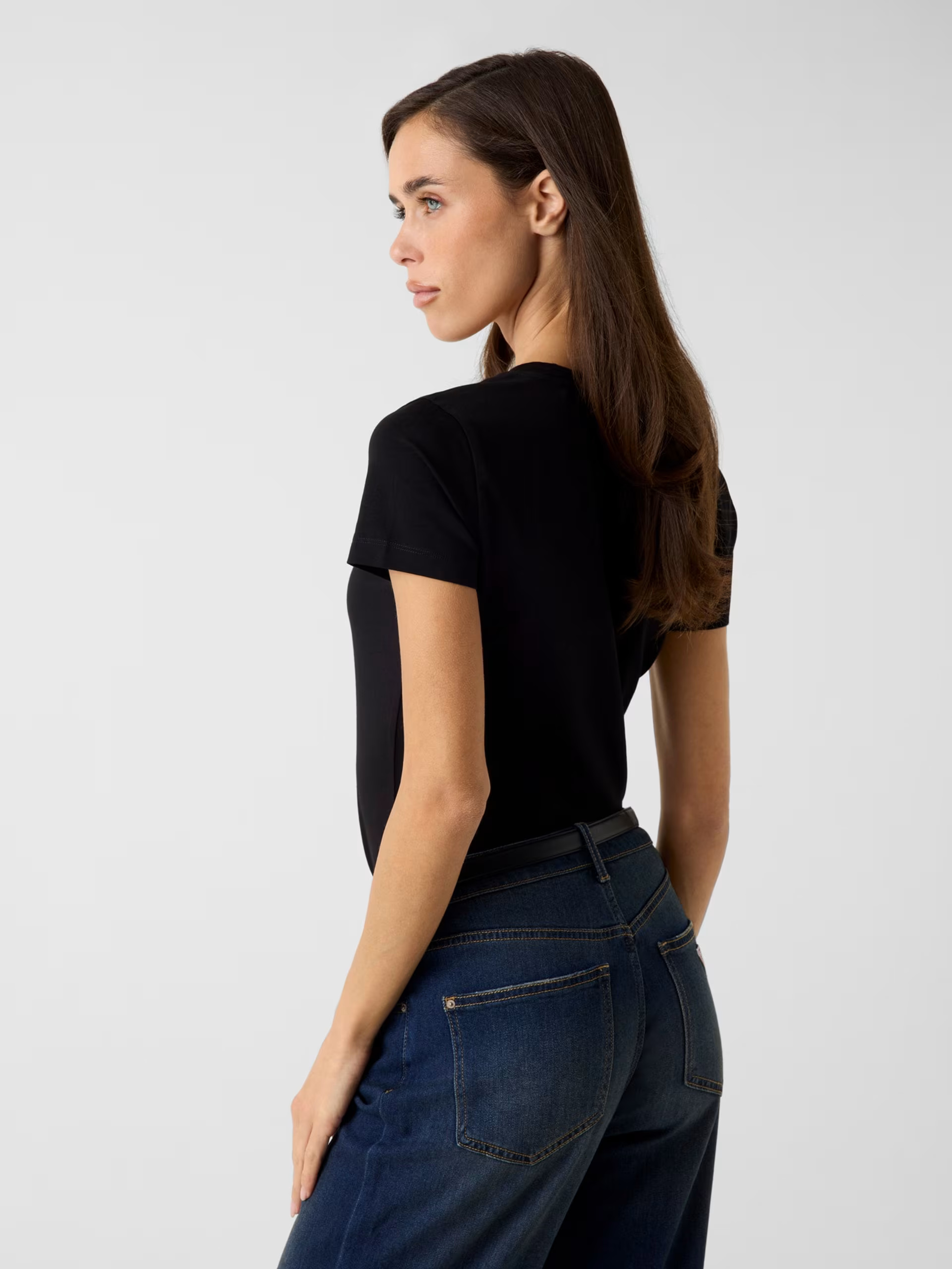 GUESS - Leo Triangle Tee